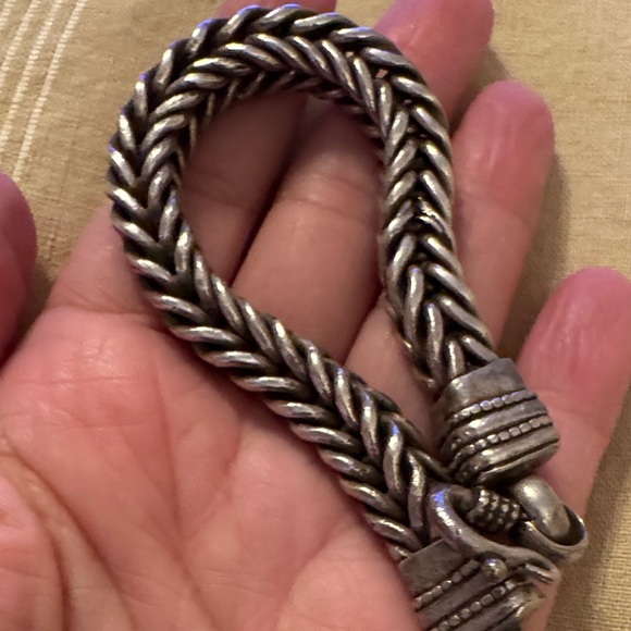 Elegant Silver Women's Bracelet - Picture 12 of 12